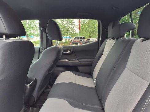 Used 2022 Toyota Tacoma TRD Off-Road AWD/4WD image 7