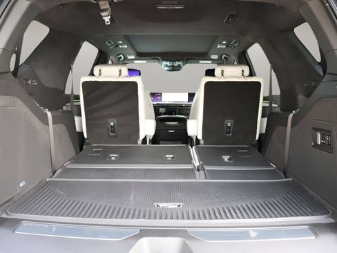 Used 2026 Cadillac Escalade Platinum Sport w/ LPO, ONYX Package AWD/4WD image 21