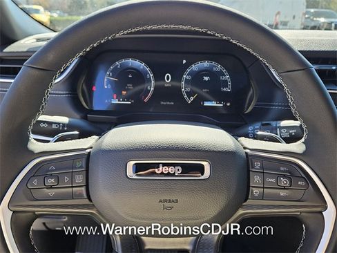 New 2025 Jeep Grand Cherokee Altitude image 22