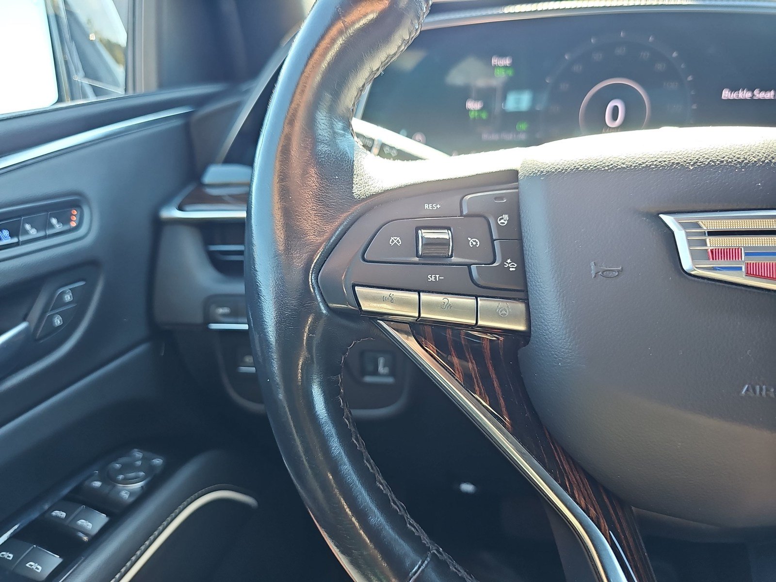 Used 2022 Cadillac Escalade Premium Luxury AWD/4WD image 14