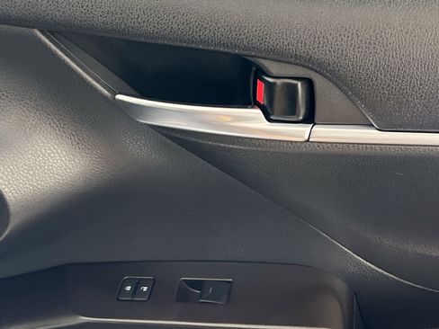 Used 2024 Toyota Camry SE w/ Convenience Package image 32