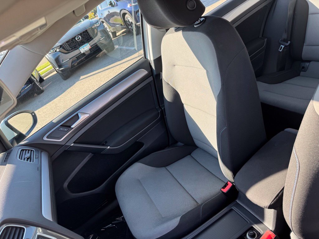 Used 2016 Volkswagen e-Golf SE w/ DC Fast Charging Package FWD image 7