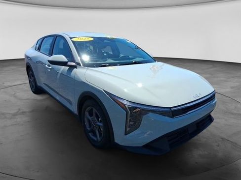 Used 2025 Kia K4 FWD image 10