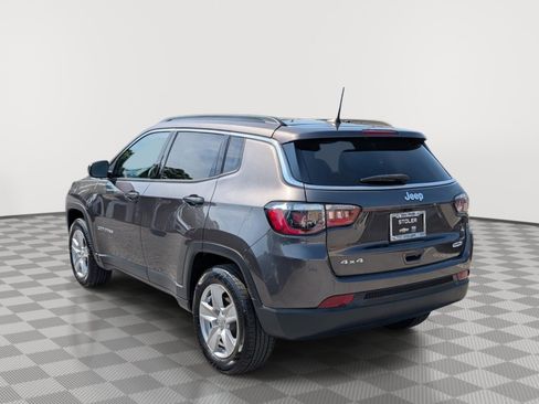 Used 2022 Jeep Compass Latitude w/ Convenience Group AWD/4WD image 3