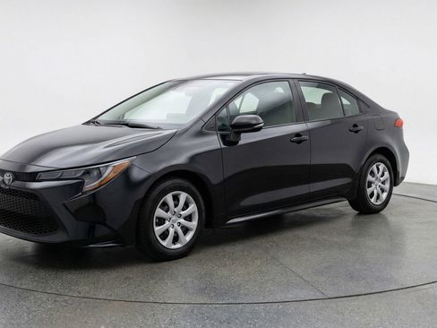 Used 2025 Toyota Corolla LE FWD image 3