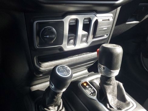 Used 2021 Jeep Wrangler Sport S image 24