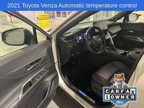 Used 2021 Toyota Venza Limited image 11