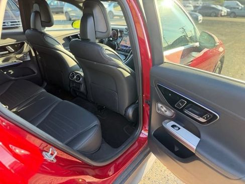 Used 2025 Mercedes-Benz GLC 300 4MATIC image 11