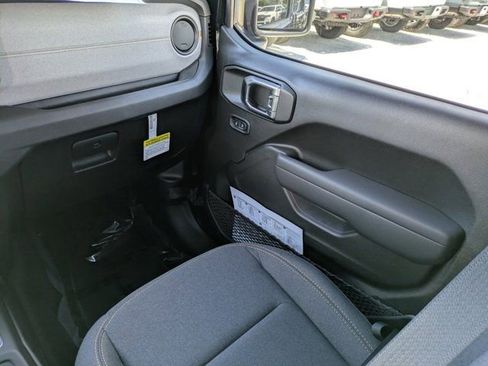 New 2025 Jeep Gladiator Sport image 16