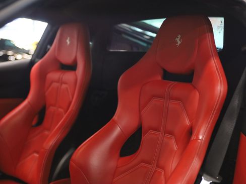Used 2018 Ferrari 488 GTB RWD image 17