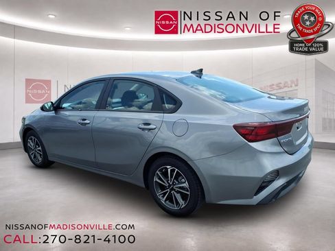 Used 2024 Kia Forte LXS FWD image 3