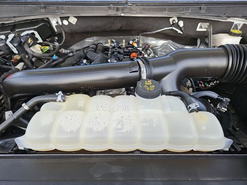 Used 2024 Ford Expedition Max XLT image 33