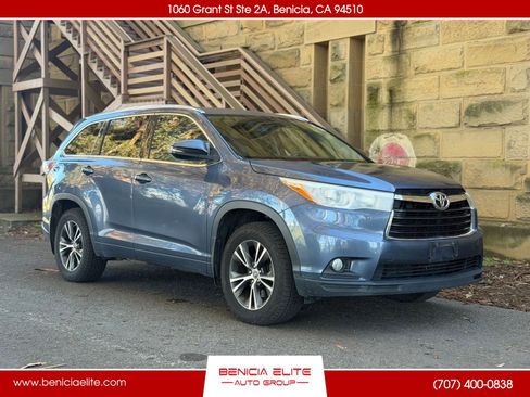 Used 2016 Toyota Highlander XLE image 1