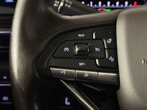 Used 2021 Cadillac Escalade Premium Luxury AWD/4WD image 17