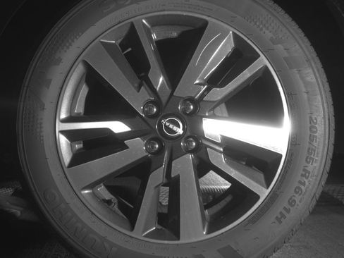 Used 2025 Nissan Versa SV FWD image 14