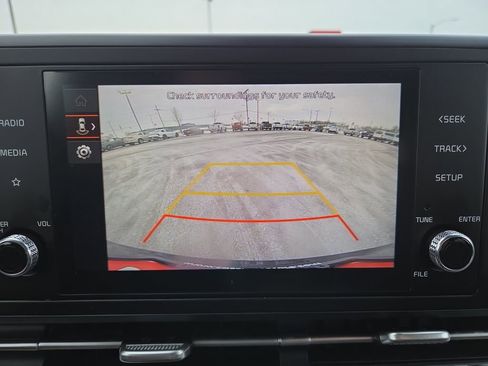 Used 2024 Kia Carnival LX image 27