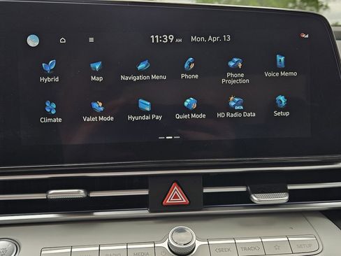 New 2026 Hyundai Elantra Limited FWD image 17