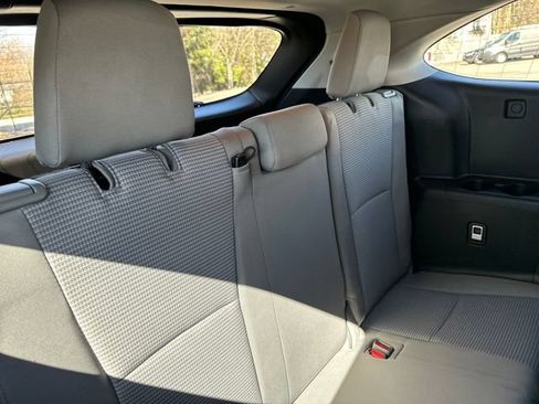 Used 2022 Toyota Highlander LE AWD/4WD image 15