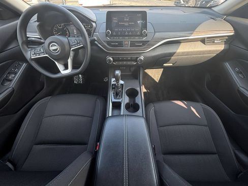 Used 2025 Nissan Altima 2.5 SV FWD image 34