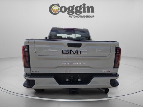 Used 2026 GMC Sierra 2500 AT4 w/ AT4 Premium Plus Package AWD/4WD image 4