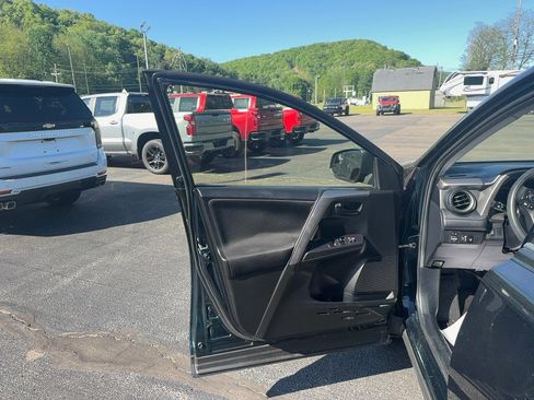 Used 2018 Toyota RAV4 LE w/ All Weather Liner Package AWD/4WD image 9