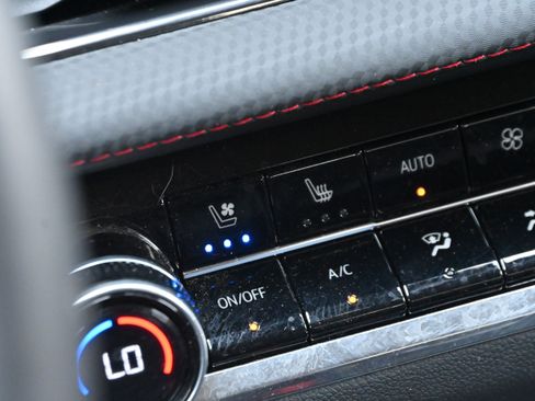 Used 2025 Chevrolet Equinox RS w/ Convenience Package III FWD image 34