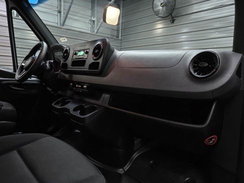 Used 2022 Mercedes-Benz Sprinter 2500 image 15