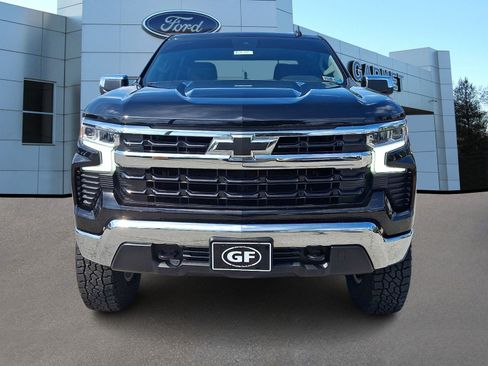 Used 2024 Chevrolet Silverado 1500 LT AWD/4WD image 3