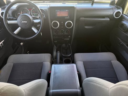 Used 2010 Jeep Wrangler Unlimited Sahara AWD/4WD image 19