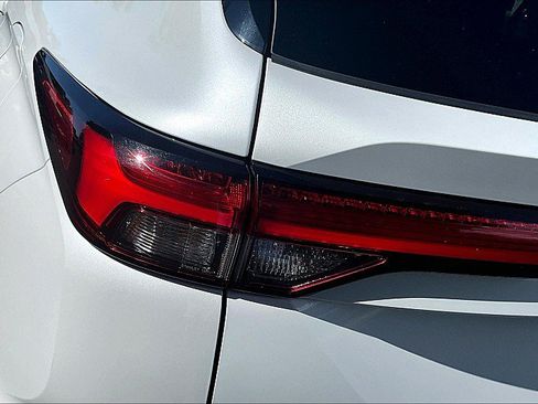 Used 2023 Mitsubishi Outlander SEL AWD/4WD image 18