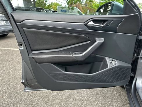 Certified 2023 Volkswagen Jetta SE FWD image 10