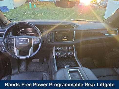 Used 2022 GMC Yukon Denali w/ Denali Premium Package image 12