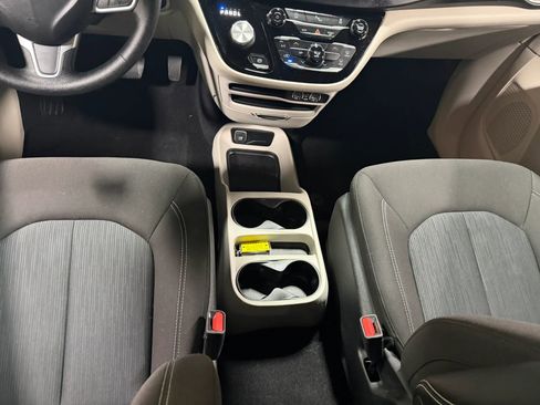 Used 2021 Chrysler Voyager L FWD image 53
