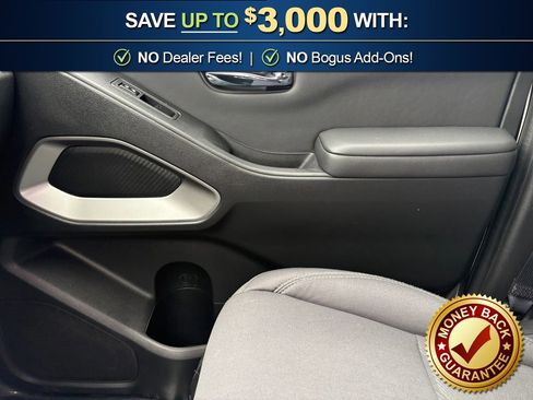 Used 2024 Nissan Frontier SV image 27