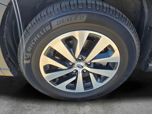 Used 2023 Subaru Outback Premium image 8