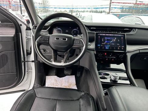 Used 2023 Jeep Grand Cherokee Limited w/ Black Appearance Package image 11