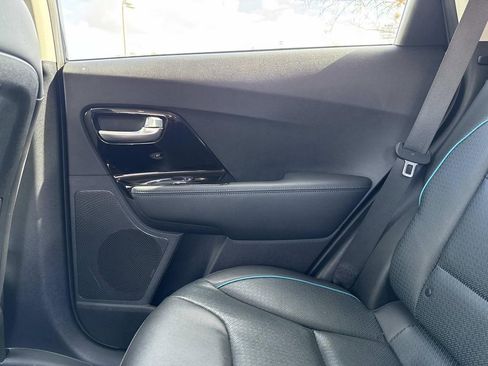 Used 2022 Kia Niro EX Premium image 17