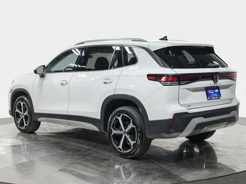 Used 2025 Volkswagen Tiguan SE AWD/4WD image 4