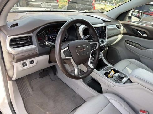 Used 2023 GMC Acadia SLT w/ Preferred Package FWD image 12