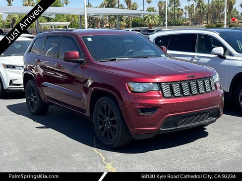 Used 2018 Jeep Grand Cherokee Altitude RWD image 1