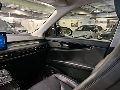 Used 2023 Lincoln Nautilus FWD image 25