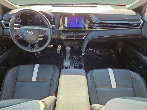 Used 2025 Toyota Camry SE image 18