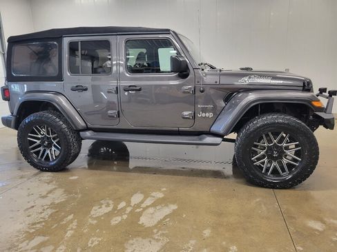 Used 2022 Jeep Wrangler Unlimited Sahara w/ Cold Weather Group AWD/4WD image 10