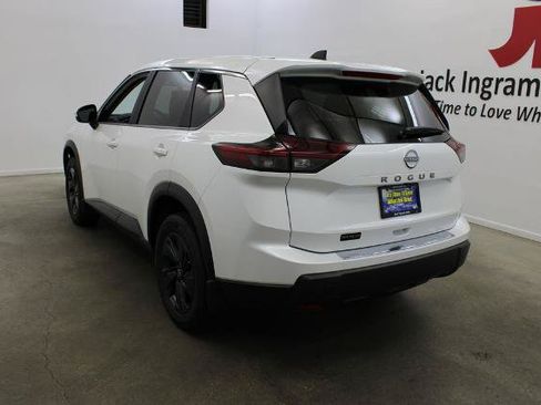 Certified 2026 Nissan Rogue SV FWD image 3