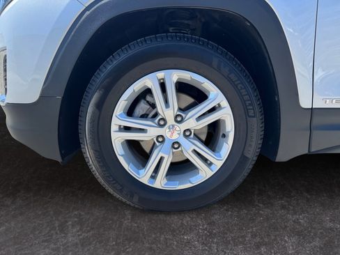 Used 2021 GMC Terrain SLE FWD image 9