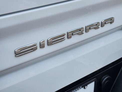Used 2024 GMC Sierra 1500 AT4 w/ Technology Package AWD/4WD image 29