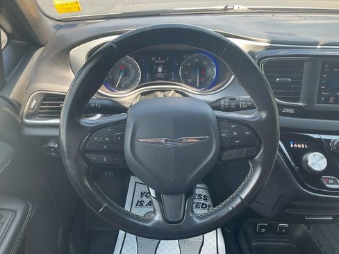 Used 2020 Chrysler Pacifica Touring w/ S Appearance Package FWD image 22