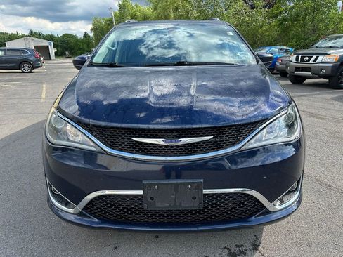 Used 2019 Chrysler Pacifica Touring-L FWD image 10