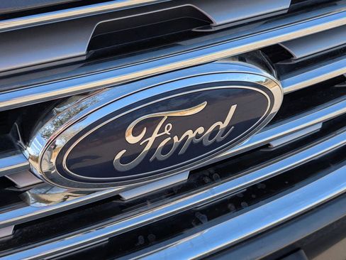 Used 2019 Ford Edge SEL w/ Equipment Group 201A image 10