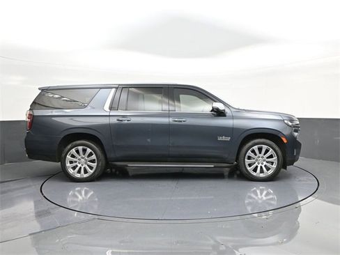 Used 2021 Chevrolet Suburban Premier w/ Premium Package image 26